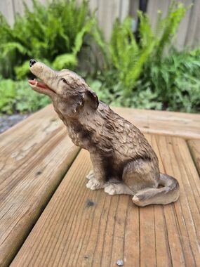 Howling Wolf Resin Figurine Nature Brown Decor Long Excellent Condition